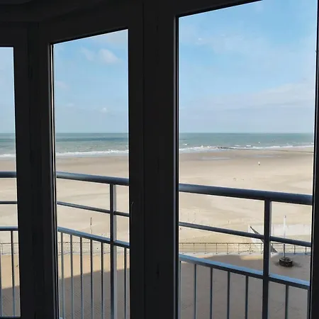 Lägenhet Two-bedroom With Sea View 05