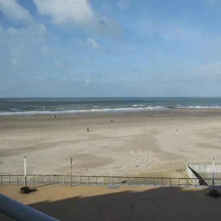 Lägenhet Two-bedroom With Sea View 05 *